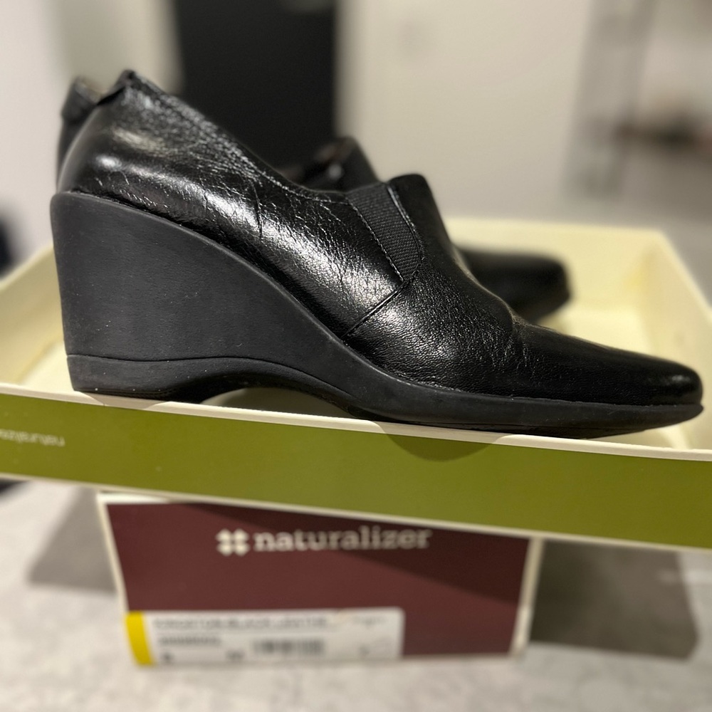 Naturalizer Black Leather Wedge Shoes , Size 8, NEW